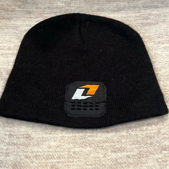 ONE industries black ski and cold weather beanie hat - Picture 1 of 4